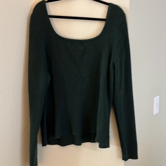 Old navy square neck long sleeve sweater.  Size 2X. Never worn - Picture 3 of 3